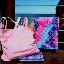 Load image into Gallery viewer, Juqe Yoga. Premium Pink Yoga Gift Box.